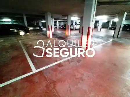 Parking de Piso de alquiler en Oleiros con Calefacción, Trastero y Amueblado
