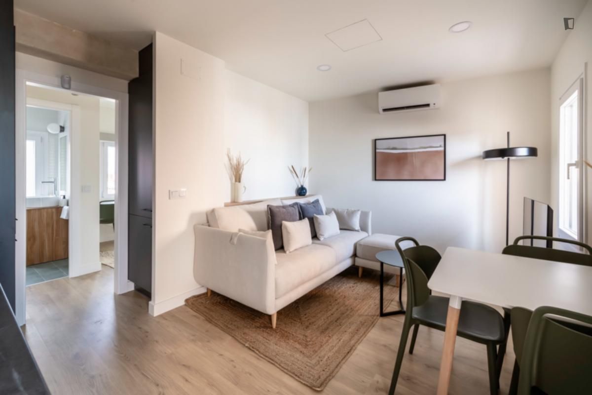 Living room of Apartment to rent in  Madrid Capital  with Air Conditioner, Furnished and Oven
