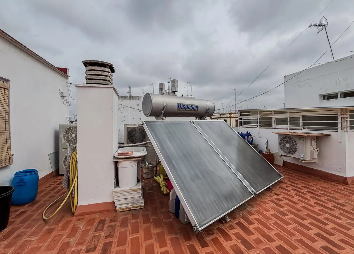 Vista exterior de Casa adosada en venda en Camas amb Aire condicionat, Calefacció i Terrassa