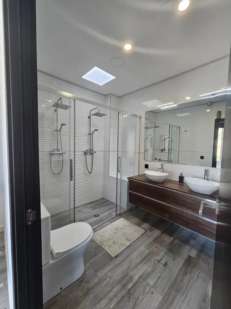 Baño de Casa o chalet en venta en Dos Hermanas con Aire acondicionado, Calefacción y Jardín privado