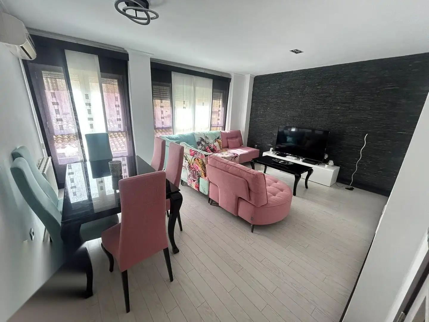 Sala de estar de Apartamento en venta en Yecla con Calefacción, Trastero y Amueblado