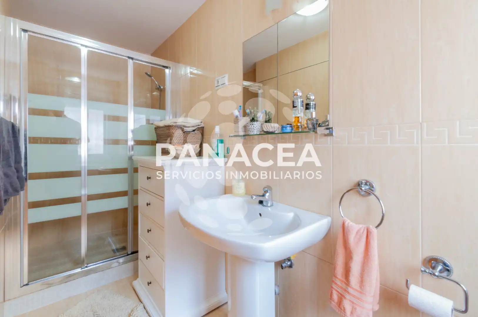 Baño de Casa adosada en venta en Albuñol con Jardín privado, Terraza y Amueblado