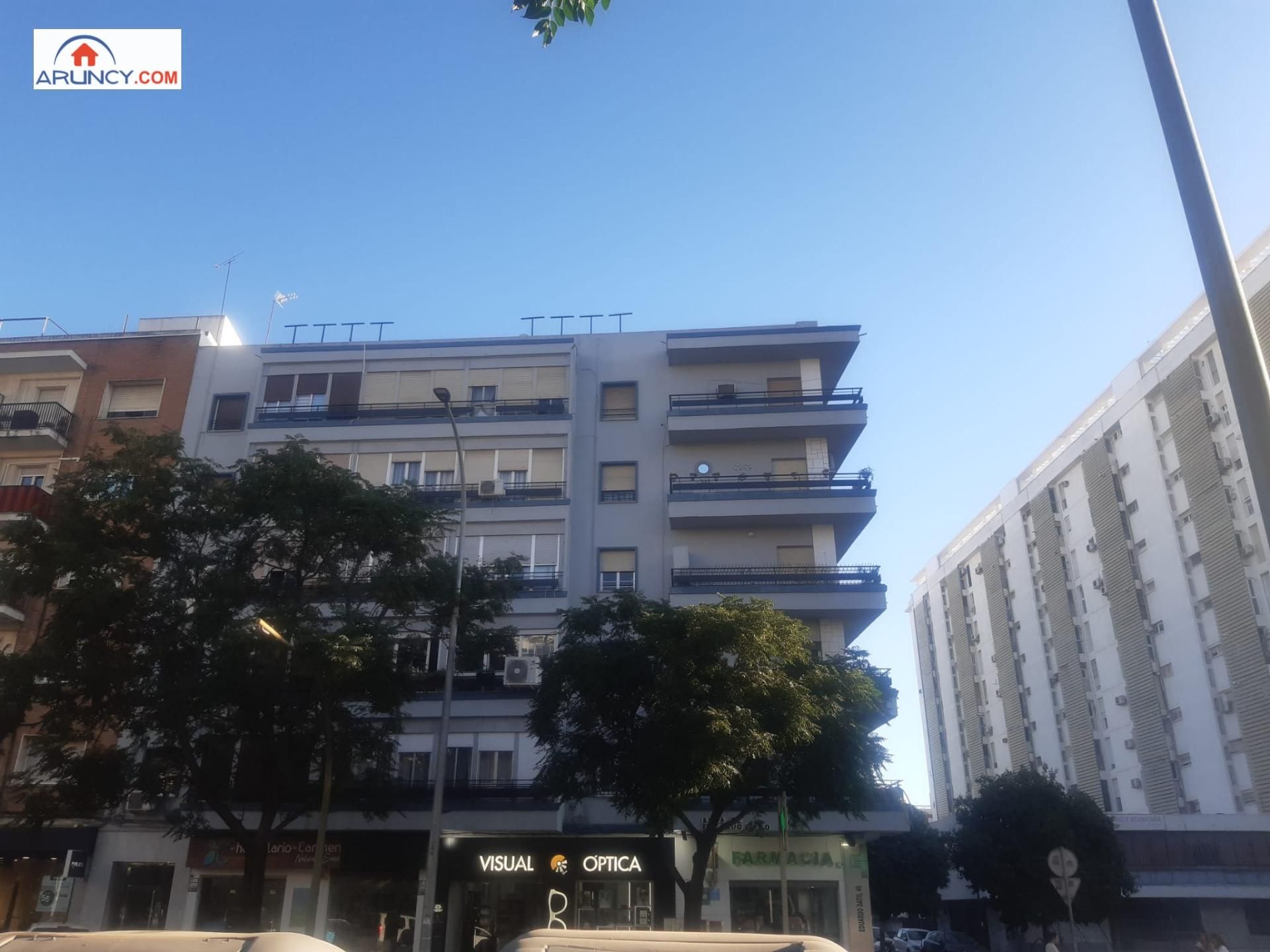 Exterior view of Flat for sale in  Sevilla Capital