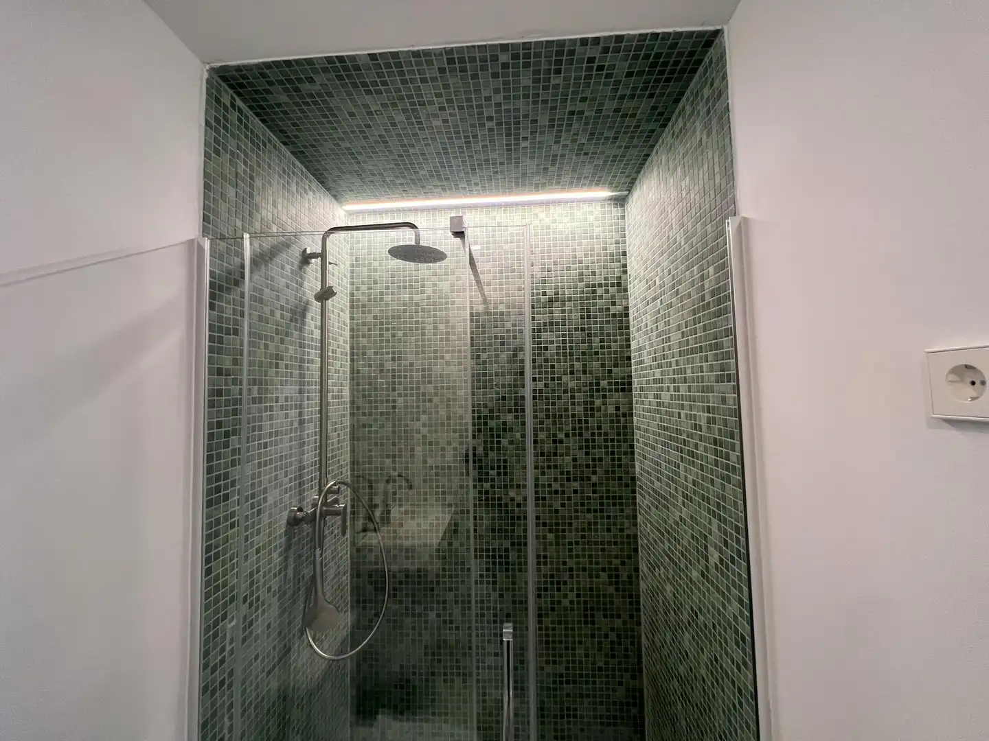 Baño de Casa o chalet de alquiler en Madrid con Aire acondicionado, Jardín privado y Amueblado