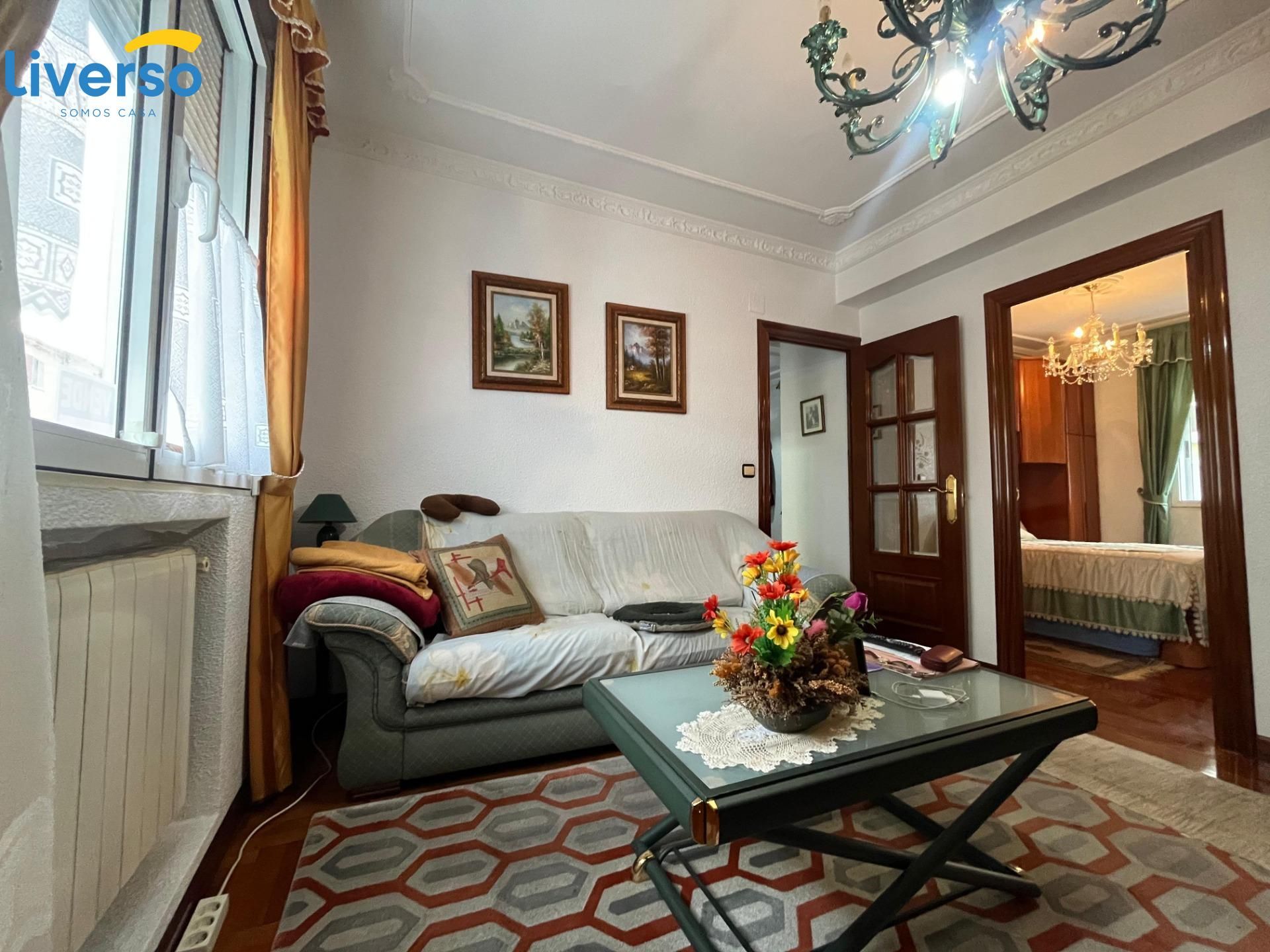 Sala d'estar de Pis en venda en Burgos Capital amb Calefacció