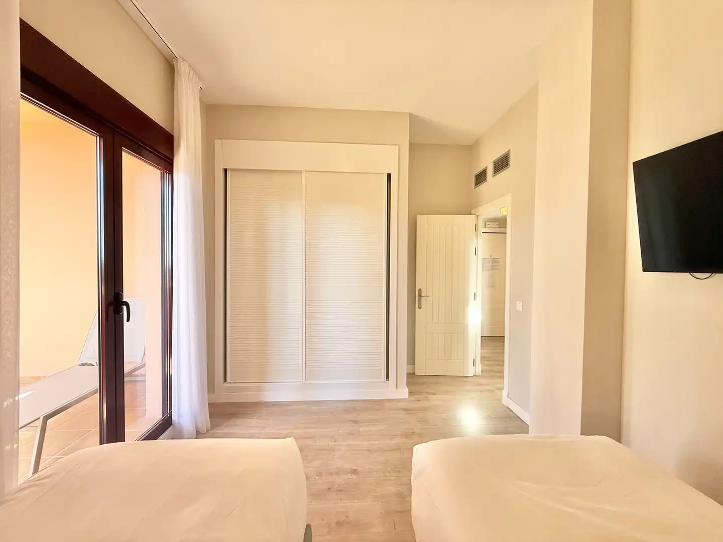 Schlafzimmer von Dachboden zum Verkauf in Benahavís mit Klimaanlage, Terrasse und Möbliert