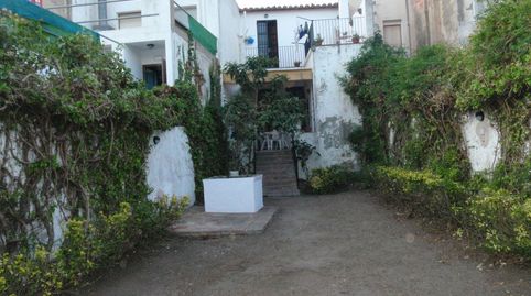 Casa de pueblo con patio, muy céntrica.