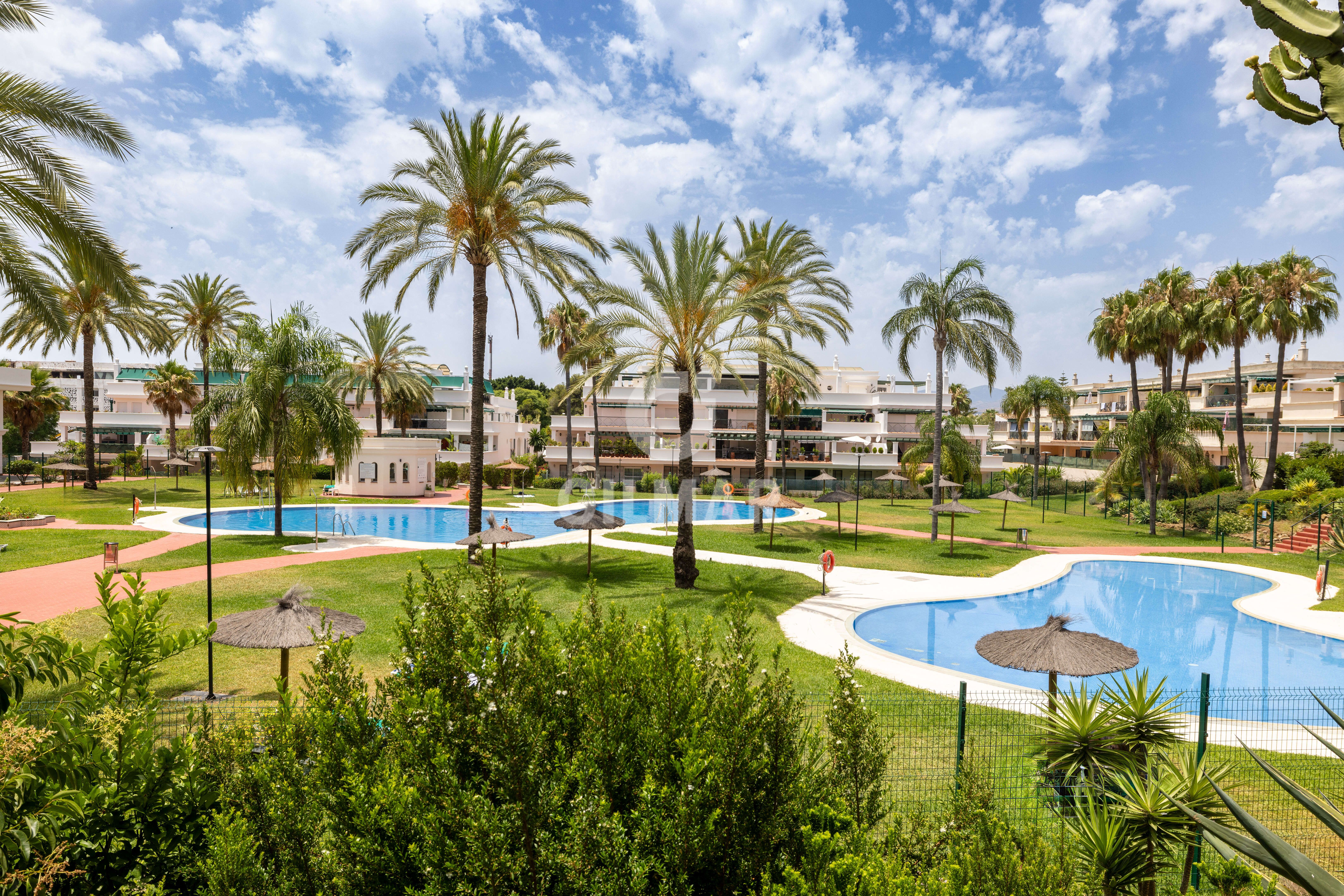 Garden of Apartment for sale in Marbella  with Heating, Swimming Pool and Furnished