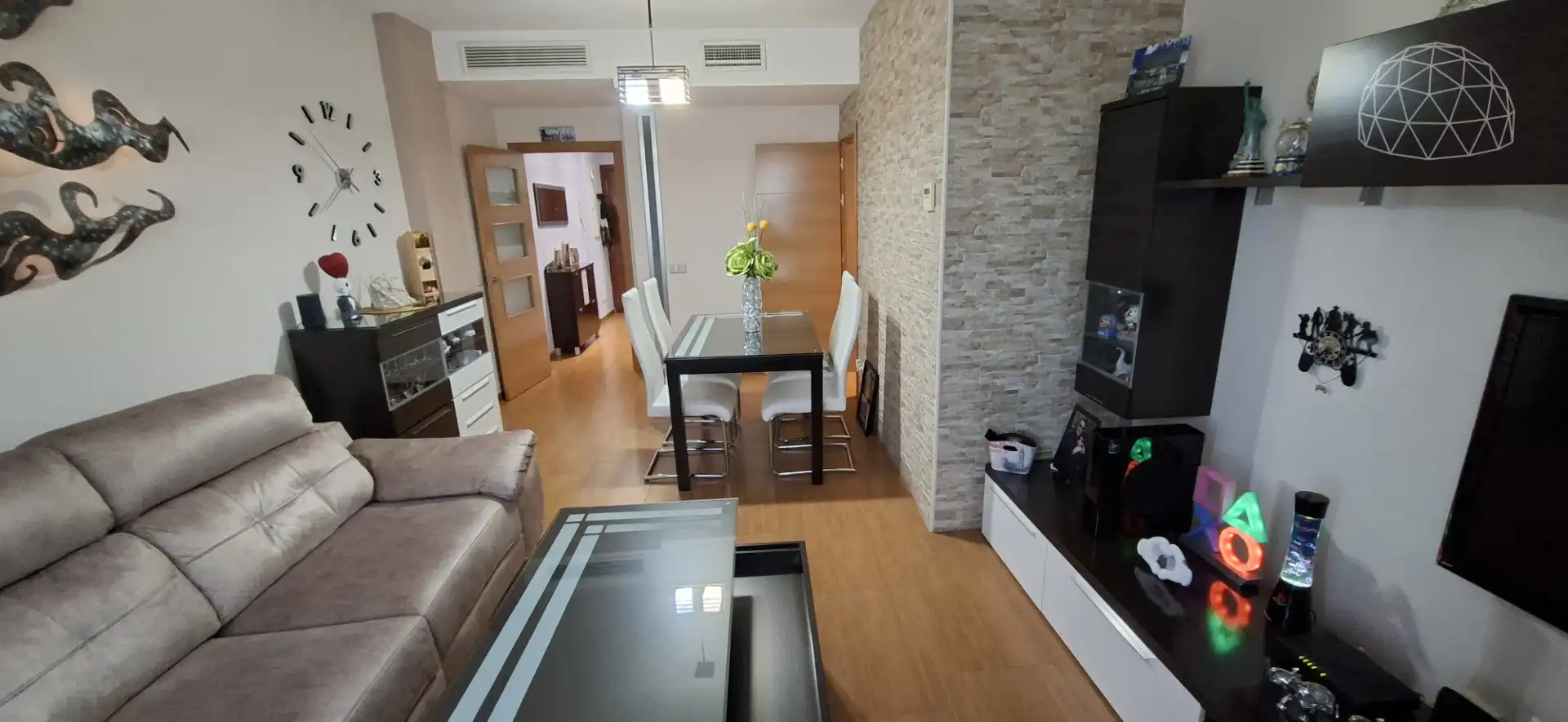 Living room of Flat for sale in Sevilla  with Air Conditioner, Storage room and Furnished