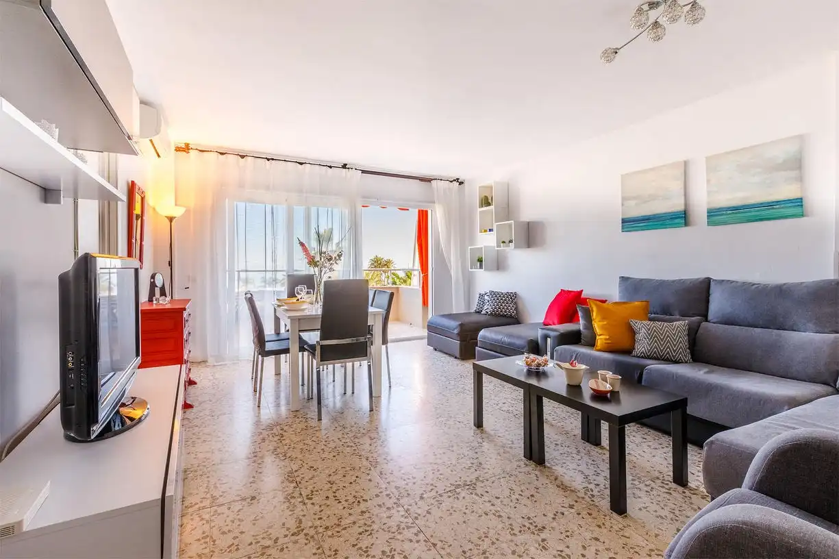 Living room of Flat for sale in Vélez-Málaga  with Air Conditioner, Terrace and Storage room