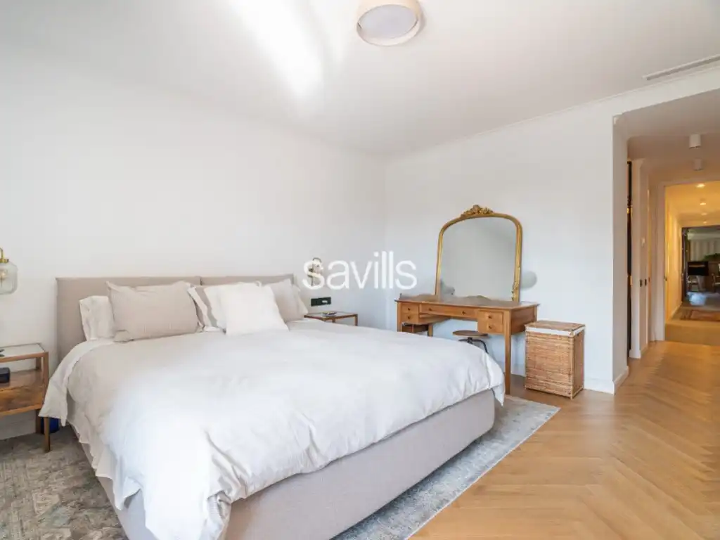 Dormitori de Apartament en venda en Barcelona amb Aire condicionat, Terrassa i Forn