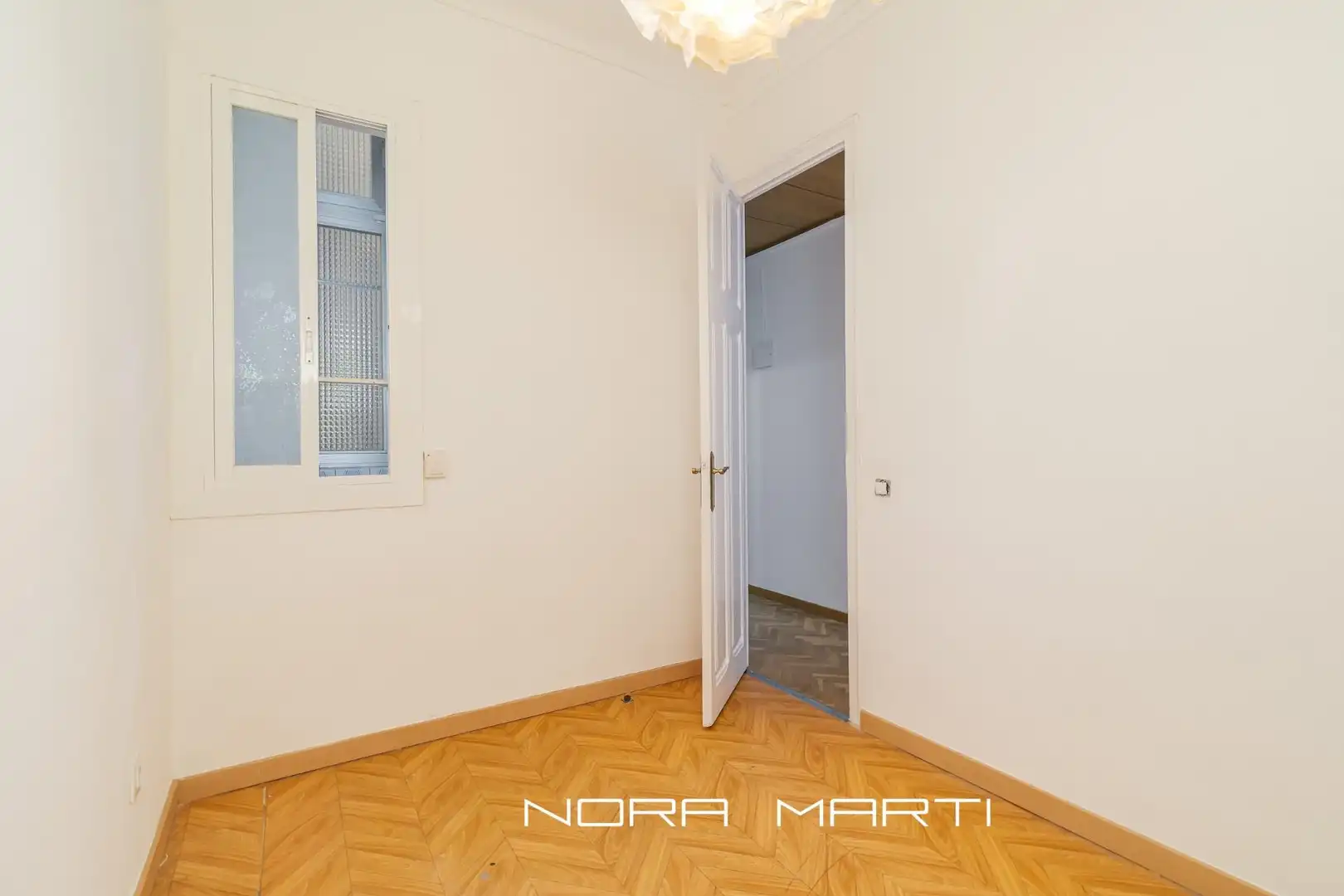 Schlafzimmer von Wohnung zum Verkauf in Barcelona mit Klimaanlage, Parkett und Terrasse
