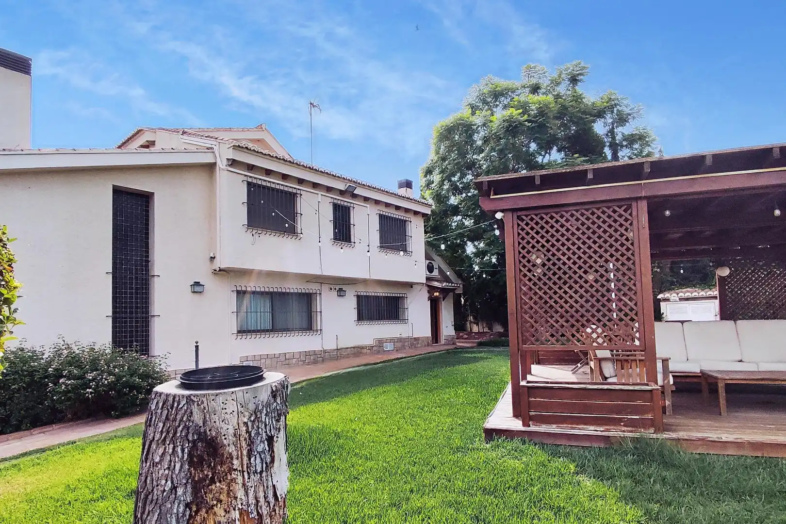 Vista exterior de Casa o chalet en venta en L'Eliana con Aire acondicionado, Calefacción y Jardín privado
