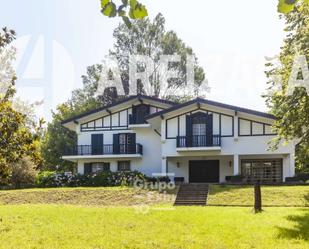 Vista exterior de Casa o xalet en venda en Donostia - San Sebastián  amb Calefacció, Jardí privat i Terrassa