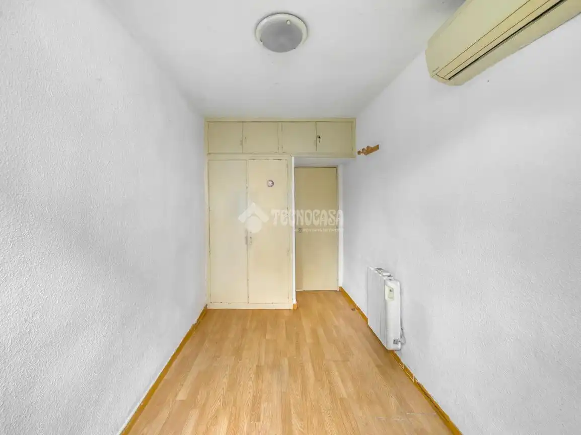 Habitación de Casa adosada en venta en Ciudad Lineal