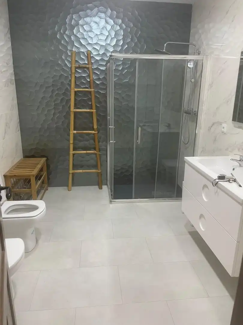 Bany de Casa o xalet de lloguer en Casasimarro amb Aire condicionat, Calefacció i Jardí privat