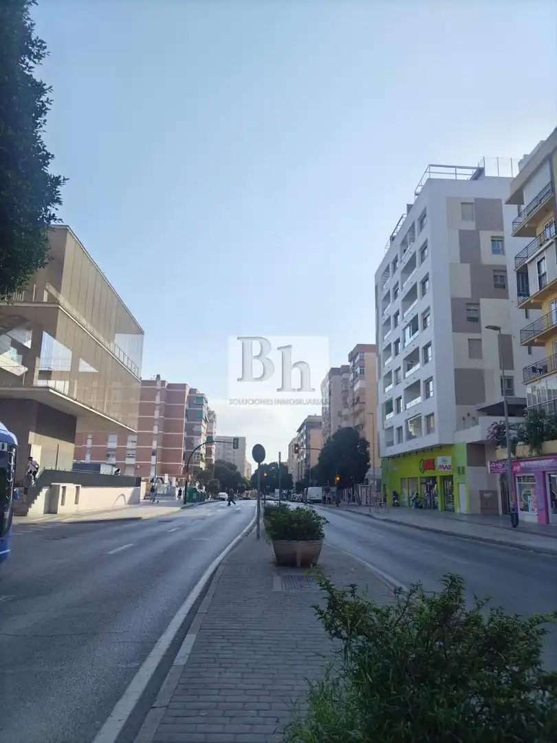 Vista exterior de Local en venta en Málaga