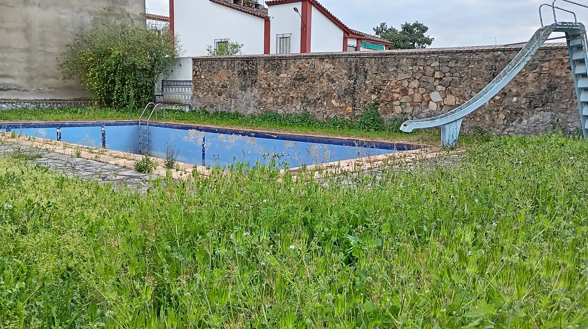 Piscina de Casa o xalet en venda en Jerez de los Caballeros amb Jardí privat, Terrassa i Traster