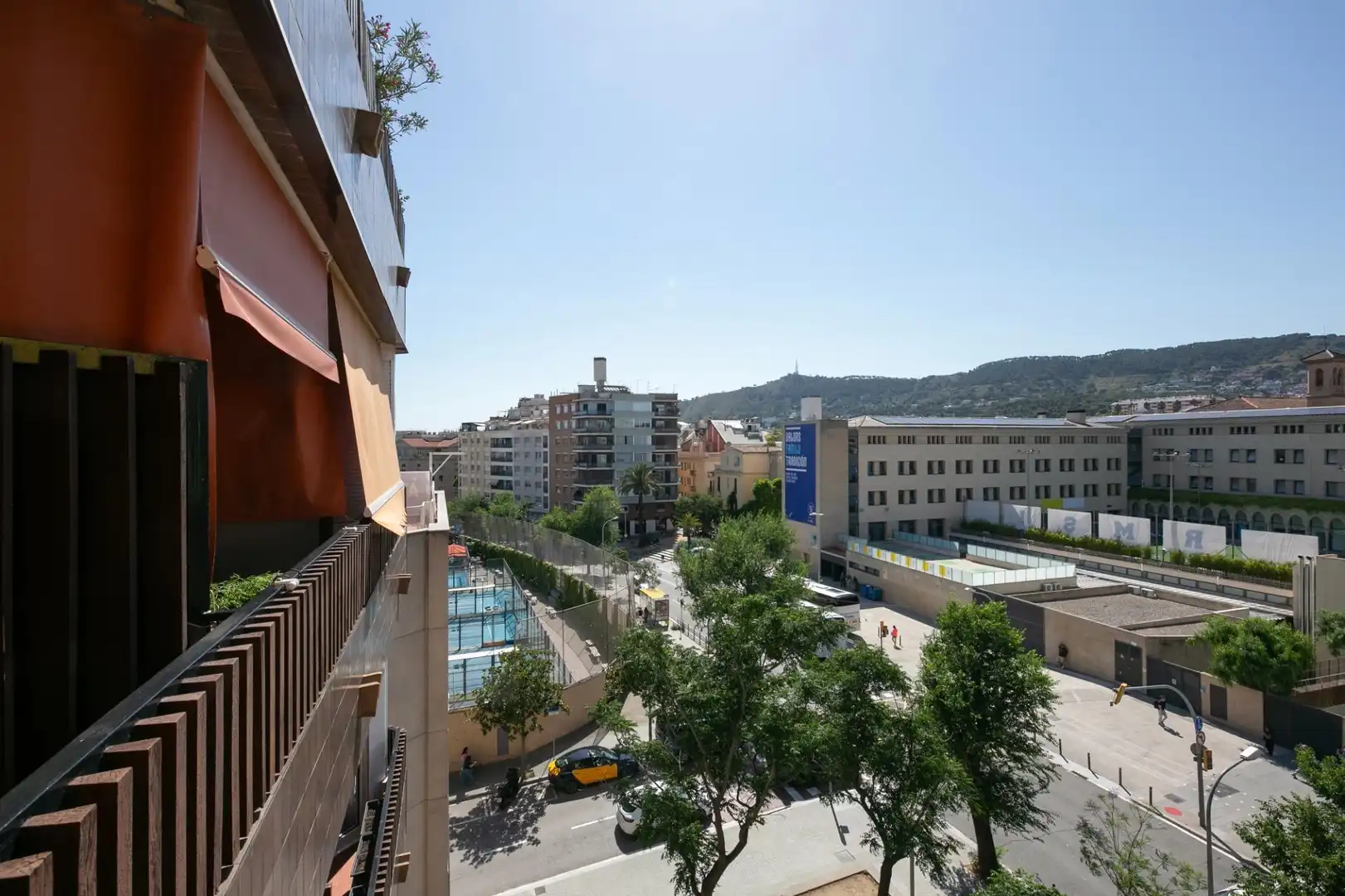 Vista exterior de Piso en venta en Barcelona con Calefacción, Parquet y Terraza