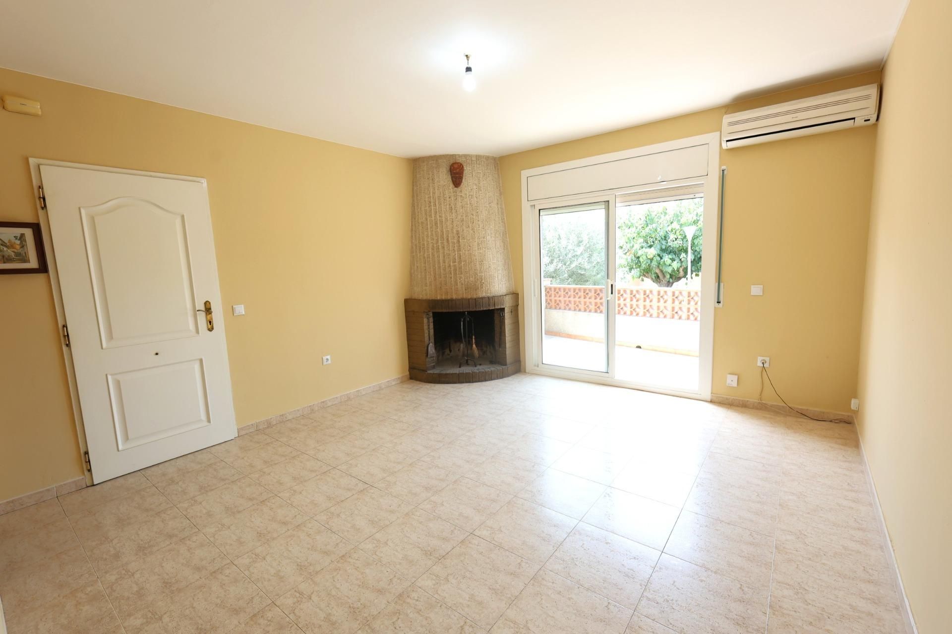 Sala d'estar de Casa o xalet en venda en Castellet i la Gornal amb Jardí privat