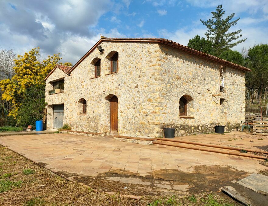 Vista exterior de Finca rústica en venda en Breda amb Calefacció, Jardí privat i Traster