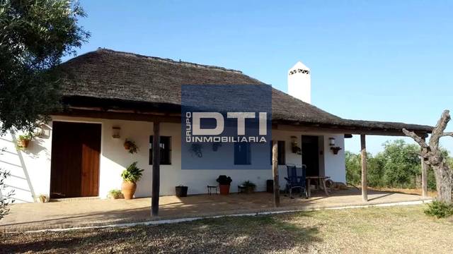 Casa-chalet en Venta en Chucena- Villamanrique A-481 Km 15 en Chucena