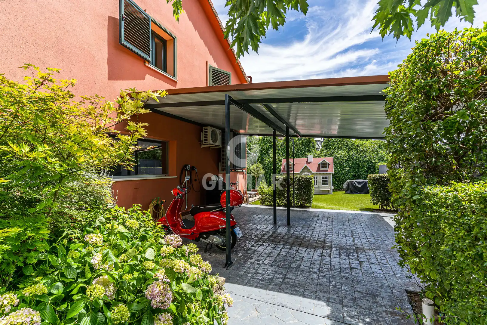 Terrassa de Casa adosada en venda en Boadilla del Monte amb Calefacció, Jardí privat i Piscina