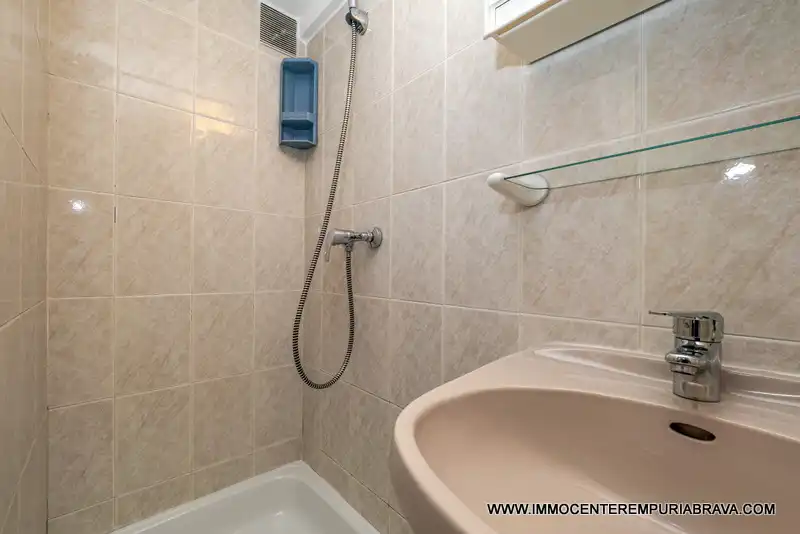 Badezimmer von Haus oder Chalet zum Verkauf in Empuriabrava mit Klimaanlage, Heizung und Terrasse