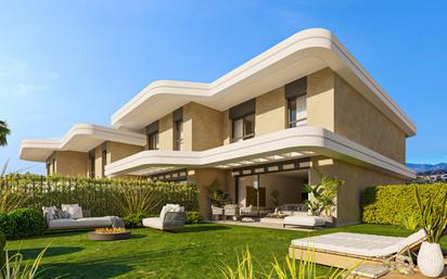 Vista exterior de Dúplex en venda en Estepona amb Aire condicionat, Calefacció i Jardí privat