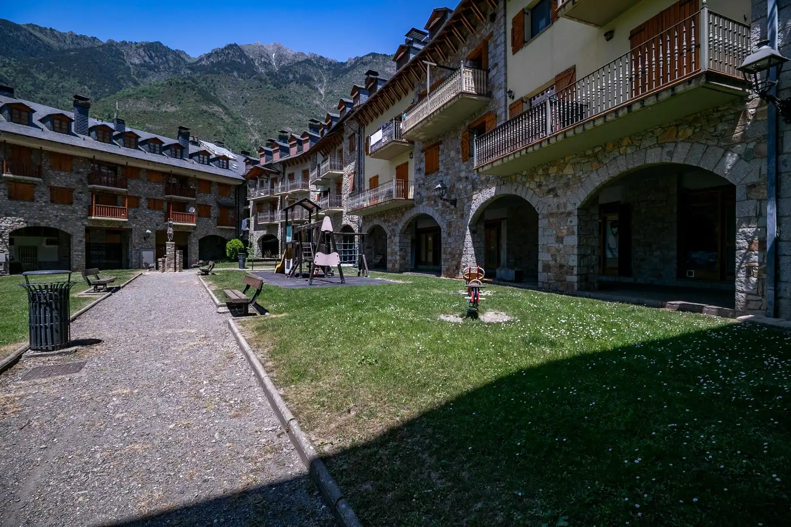 Vista exterior de Local en venta en Benasque