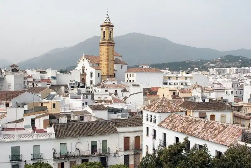 Vista exterior de Ático en venta en Estepona con Aire acondicionado, Calefacción y Terraza