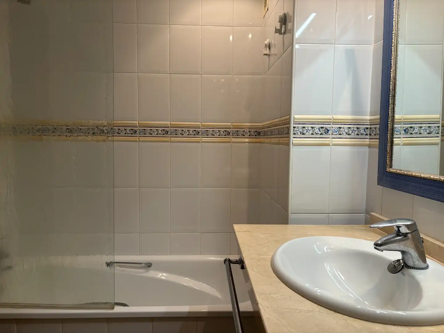Bathroom of Flat for rent in Ciudad Alta
