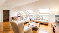 Living room of Attic to rent in  Madrid Capital  with Air Conditioner, Heating and Parquet flooring