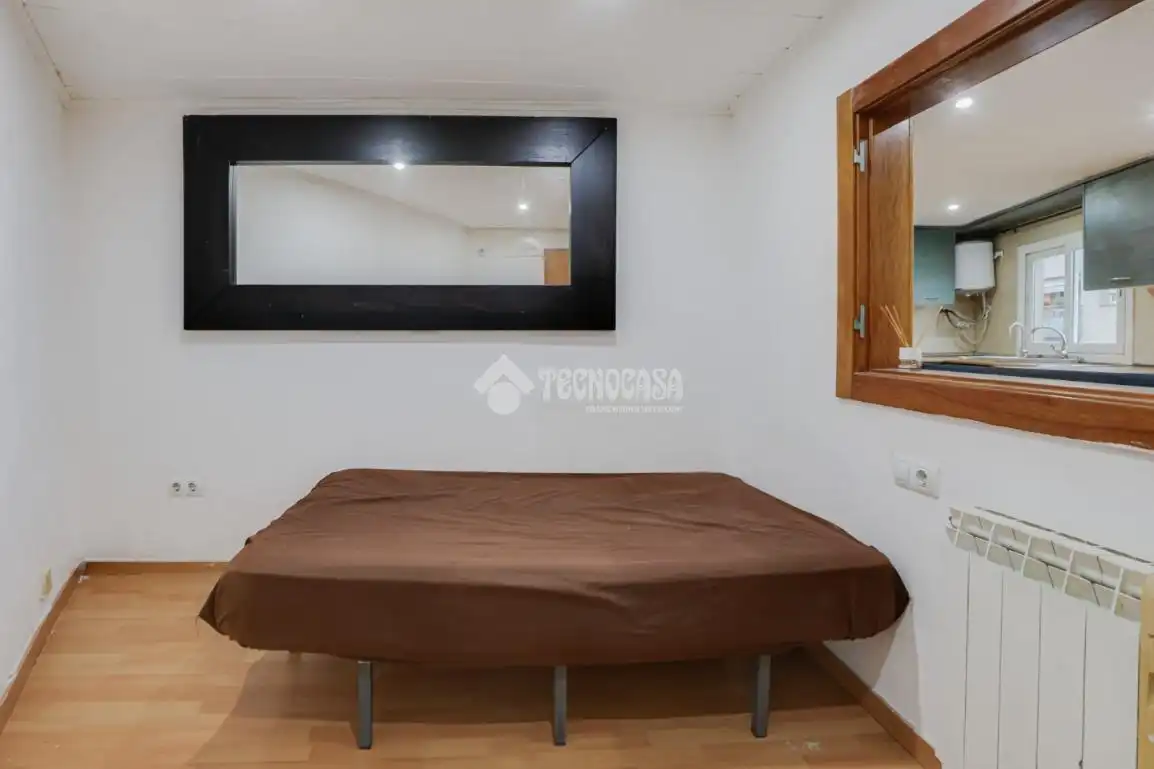 Dormitori de Pis en venda en Terrassa amb Terrassa i Balcó