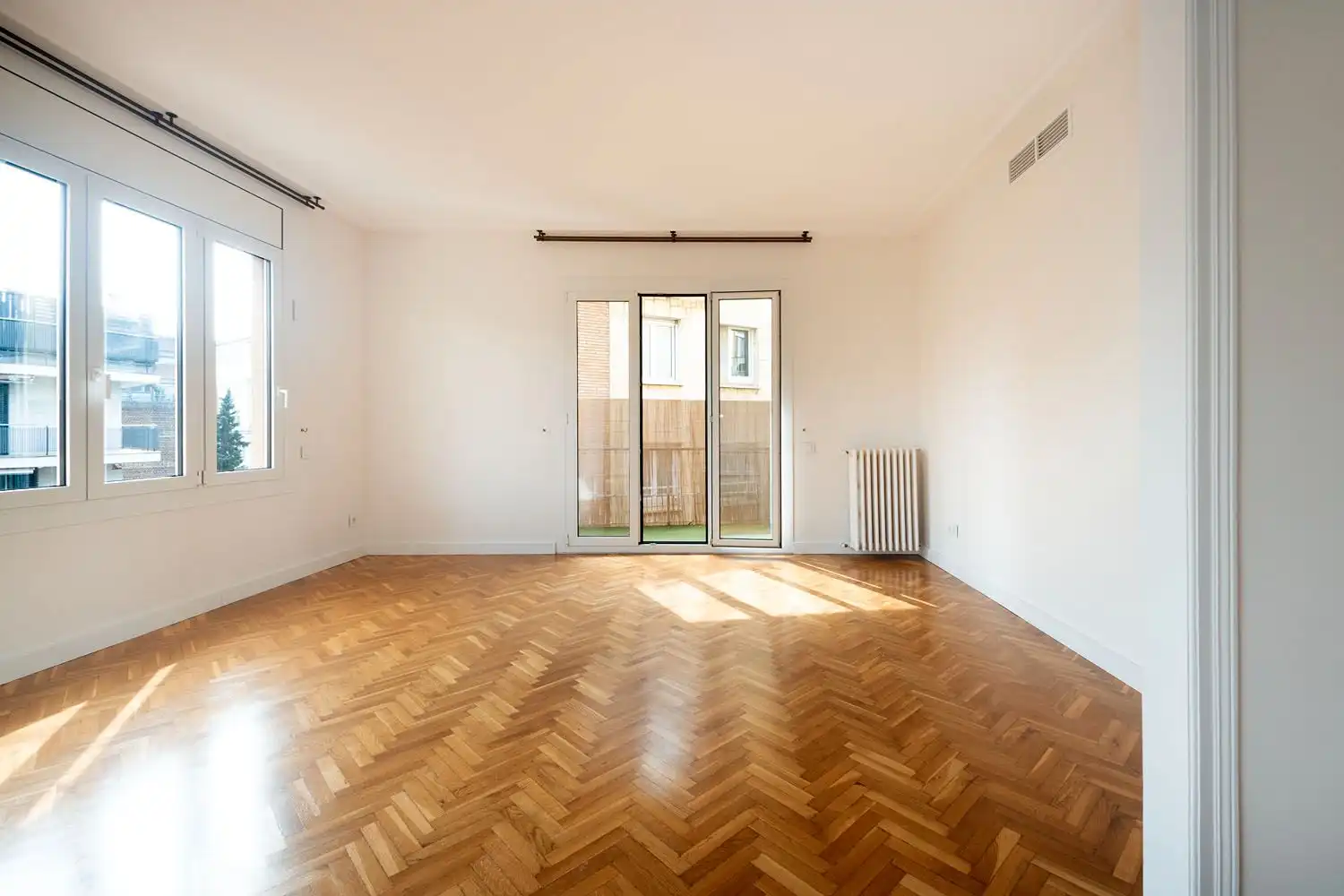 Sala d'estar de Pis de lloguer en Barcelona amb Aire condicionat, Calefacció i Parquet