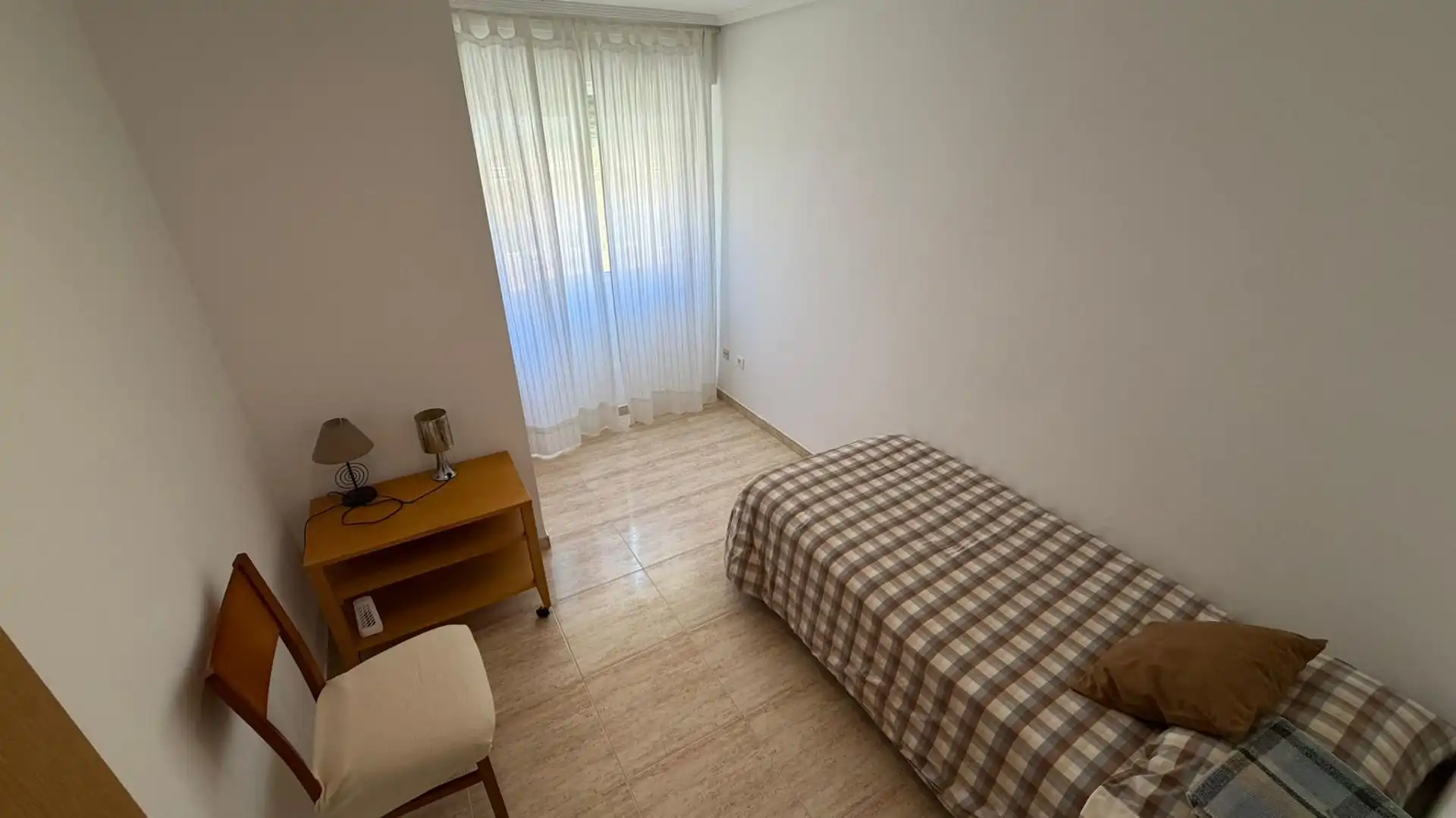 Habitación de Apartamento en venta en Castellón de la Plana / Castelló de la Plana con Terraza, Trastero y Amueblado