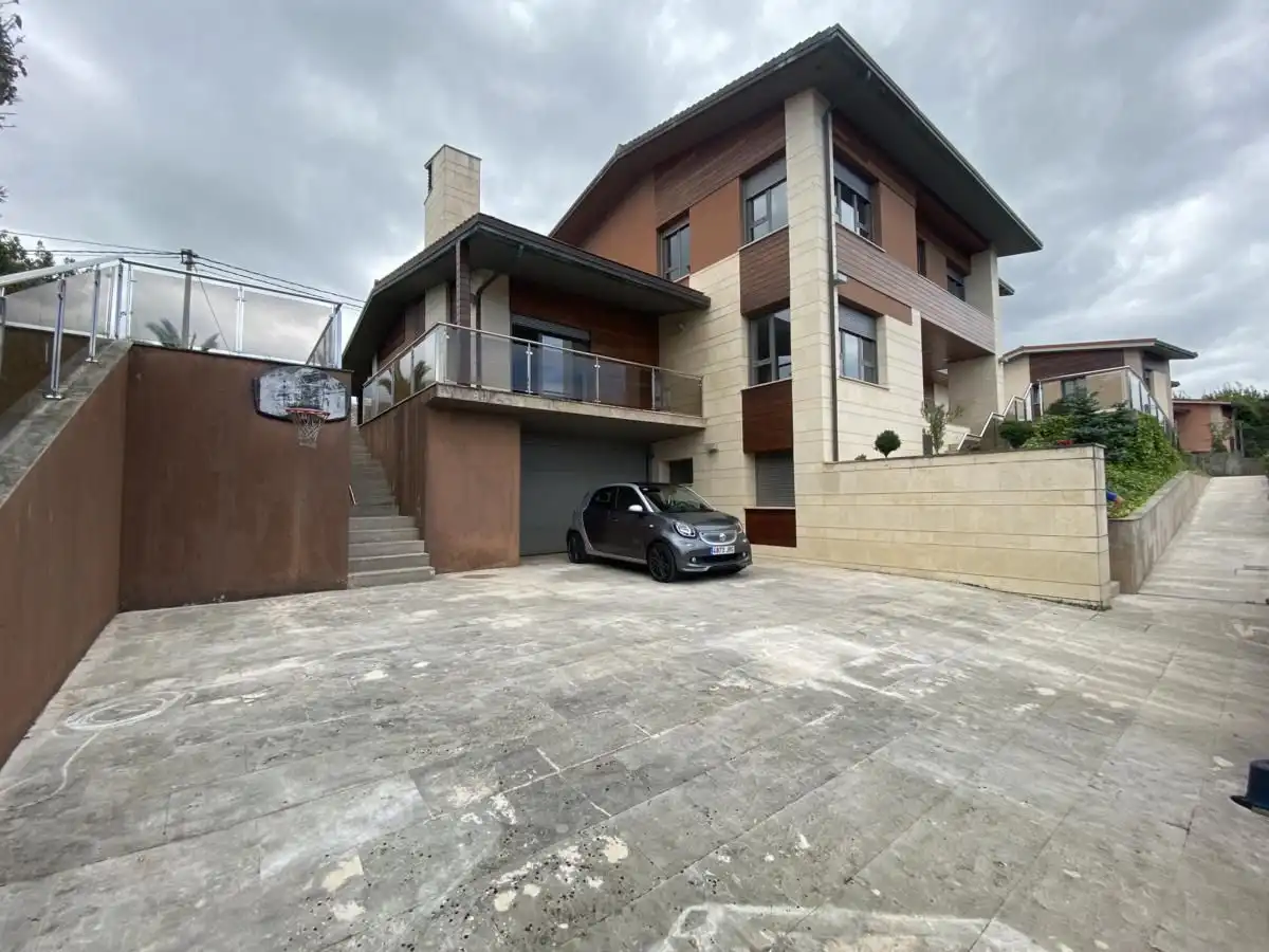 Vista exterior de Casa o chalet en venta en Llanes con Calefacción, Jardín privado y Terraza