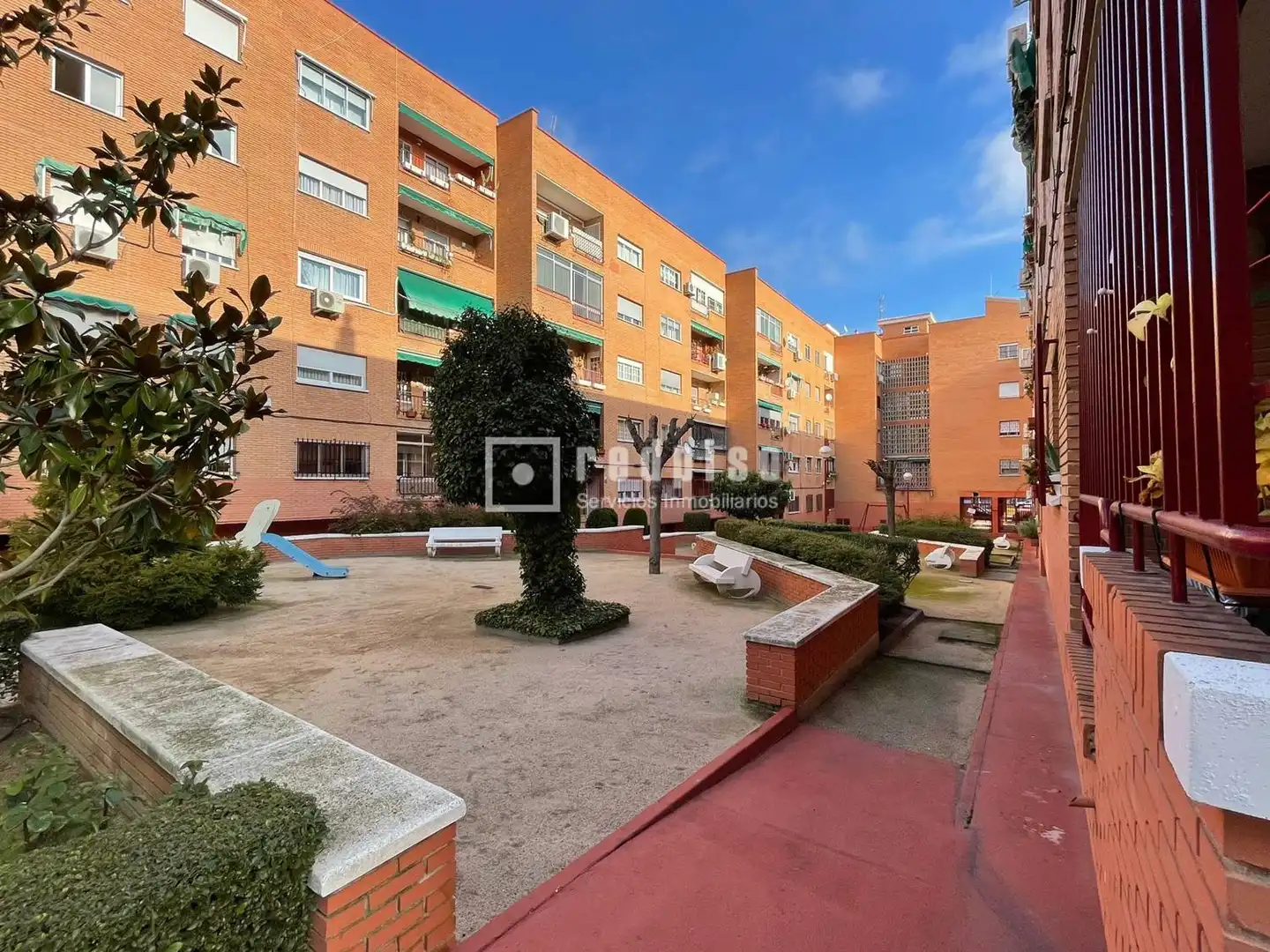 Vista exterior de Pis en venda en Alcobendas amb Calefacció, Jardí privat i Piscina
