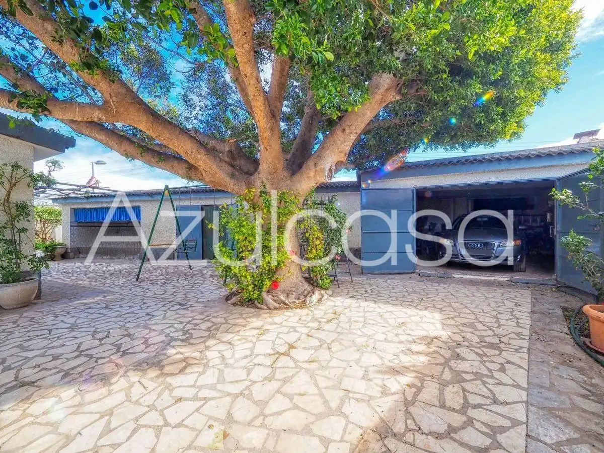 Vista exterior de Casa o xalet en venda en Busot amb Aire condicionat, Traster i Piscina