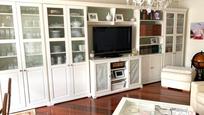 Sala d'estar de Dúplex en venda en Castro-Urdiales amb Calefacció, Terrassa i Traster