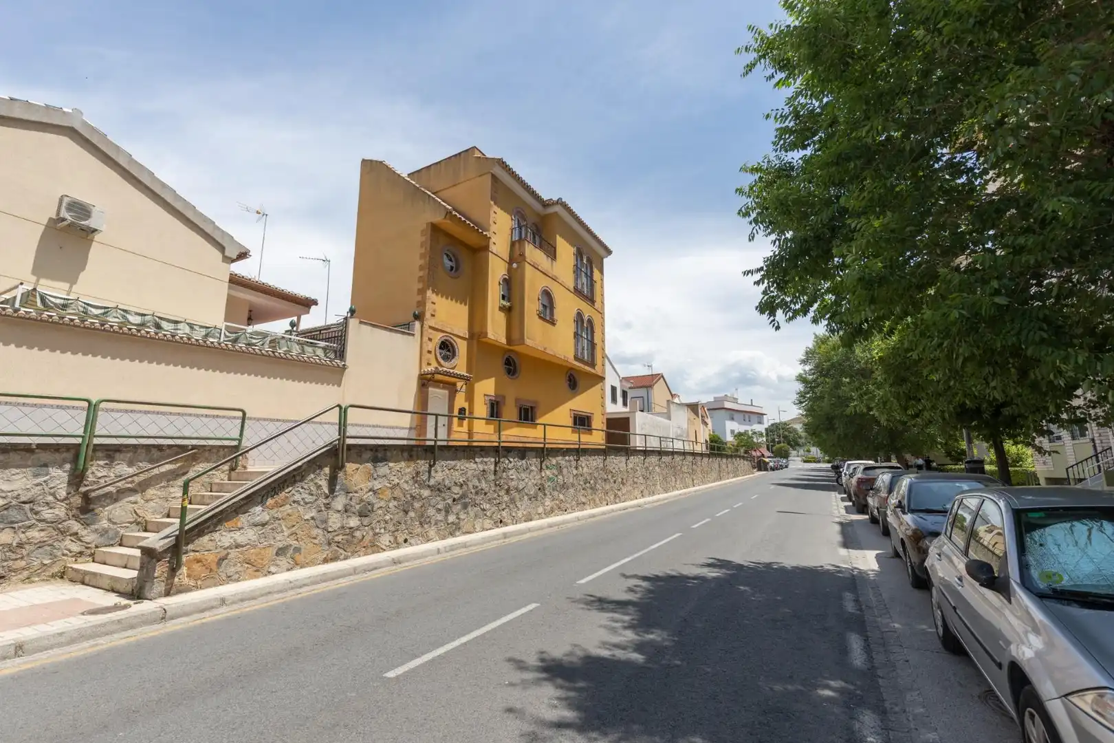 Exterior view of Houses for sale in Granada  with Air Conditioner, Heating and Storage room