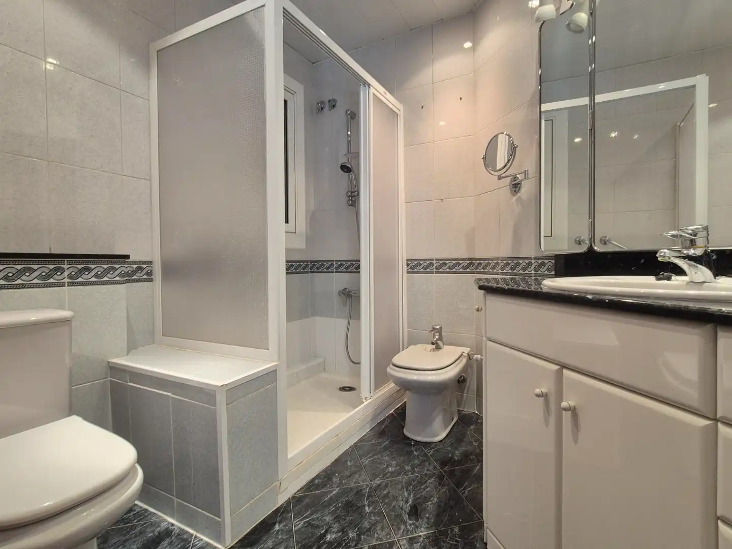 Baño de Piso en venta en Barcelona con Calefacción, Horno y Balcón