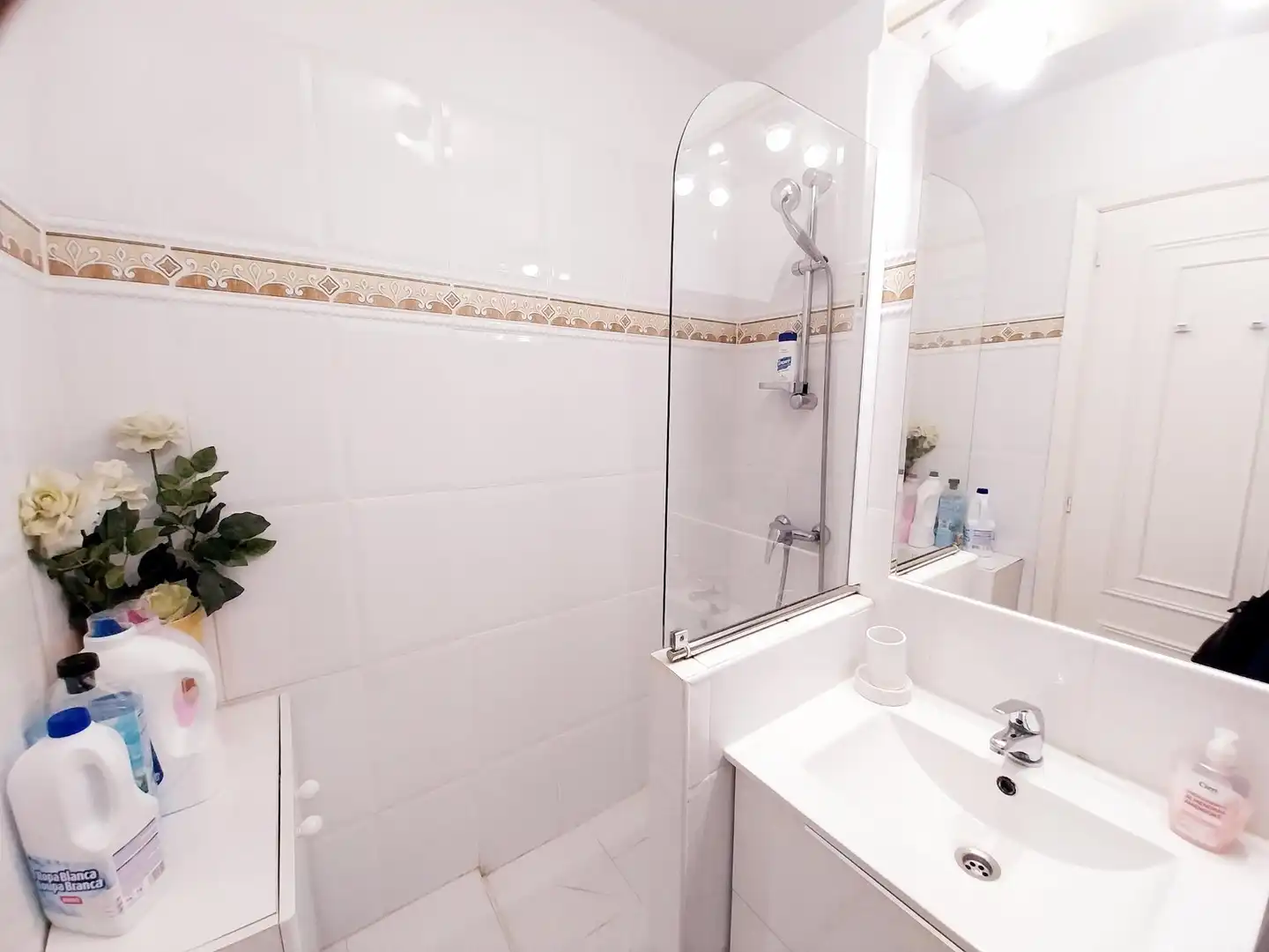 Baño de Dúplex de alquiler en Mijas con Piscina comunitaria