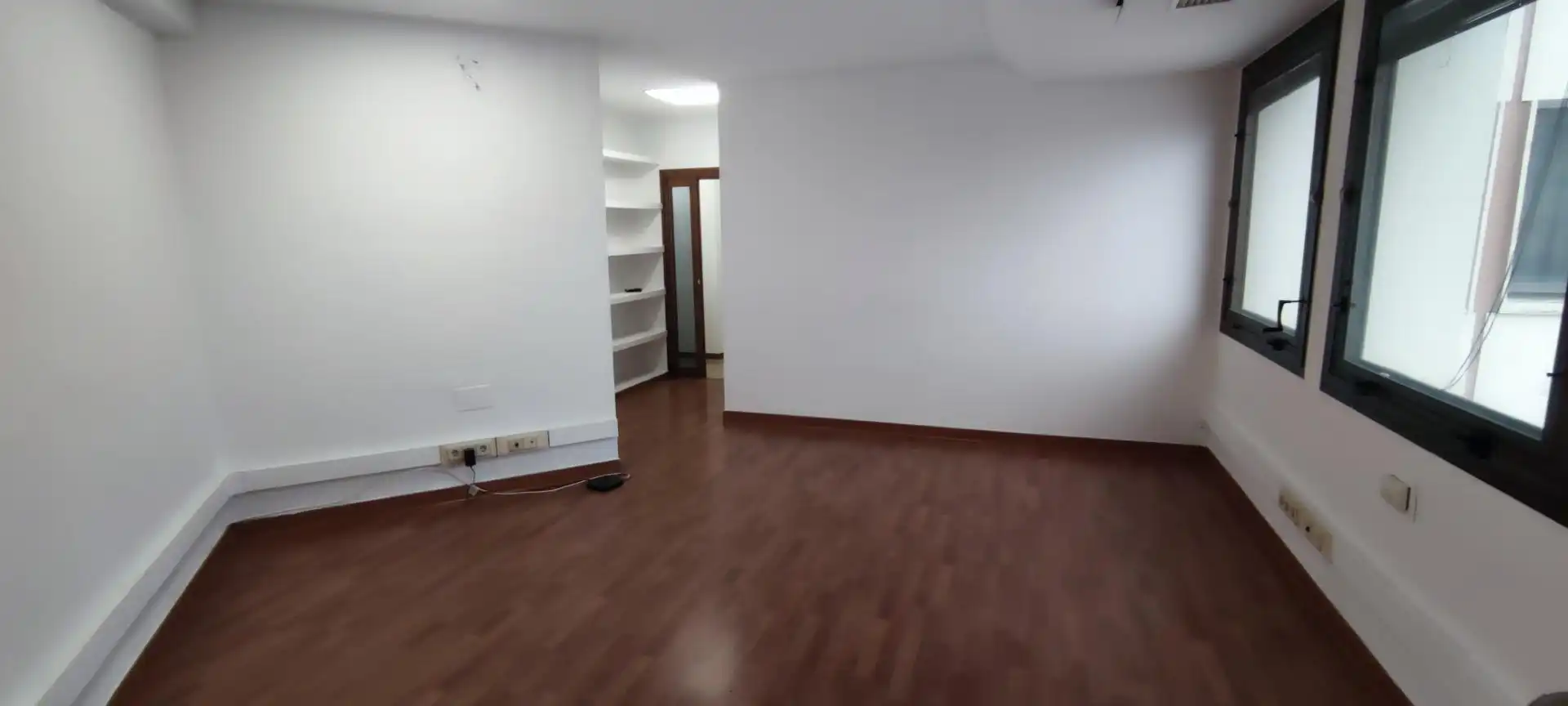 Office for rent in Sevilla  with Air Conditioner