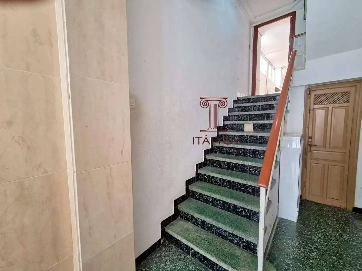 Estudio en venta en Sevilla con Trastero