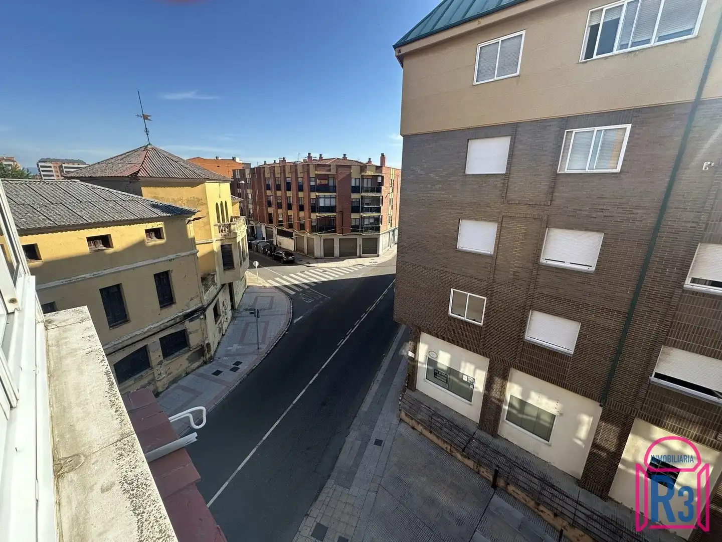 Vista exterior de Apartament en venda en León Capital  amb Calefacció, Terrassa i Moblat