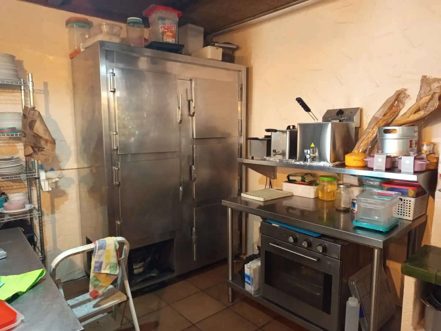 Cuina de Local en traspas en Vila-seca amb Aire condicionat, Calefacció i Terrassa