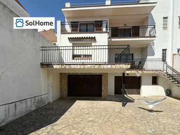 Adosado con balcón en venta en Carrer Tramuntana 4