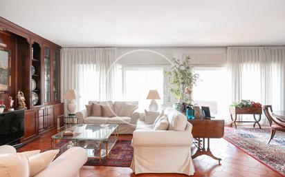 Living room of Flat for sale in  Barcelona Capital  with Air Conditioner, Heating and Private garden