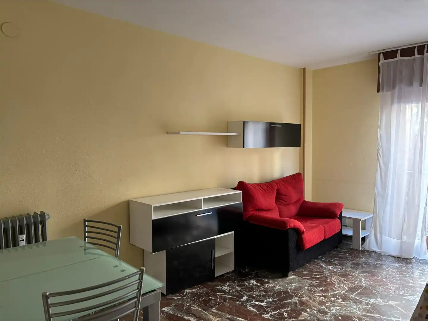 Estudio de alquiler en Calle Tablas, Centro - Sagrario